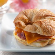 croissant_breakfast_sandwich